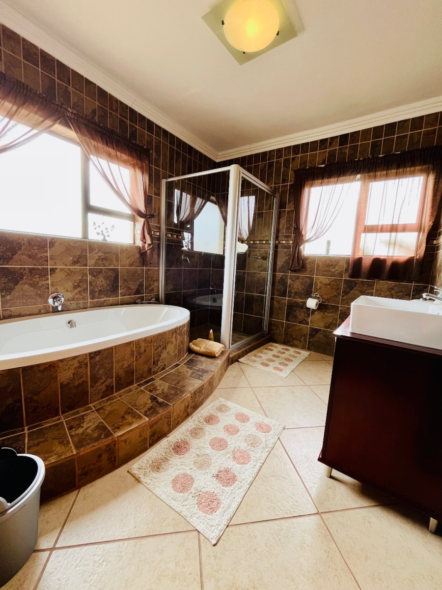 6 Bedroom Property for Sale in Tergniet Western Cape